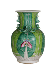 Load image into Gallery viewer, Short Tobacco Leaf Vase